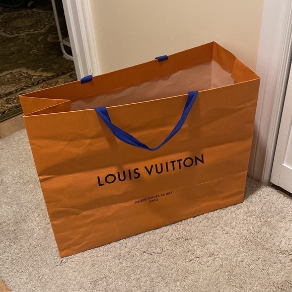 Authentic LV  paper shopping bag , 23inches and 18 inches . - Picture 3 of 3